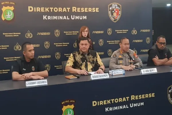 Polda Metro Jaya saat konferensi pers terkait 3 Polisi yang ditangkap dan dikaitkan dengan teroris. Foto: Ist.