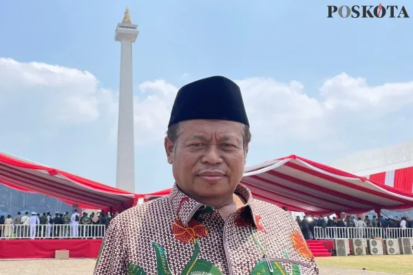 KH Marsudi Syuhud hadiri upacara HUT TNI ke-78. Foto: Poskota.