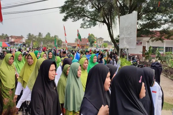 Warga Nahdliyin Pandeglang semarakkan Hari Santri. Foto: Poskota/Samsul Fatoni.