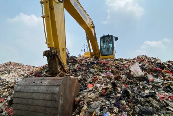 Sampah di TPS liar di Bintara Bekasi. Foto: Ist.