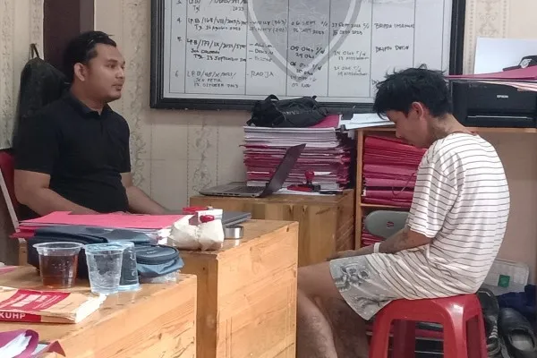 Sup alias Panjul (25 tahun) warga Desa Babakan Jaya, Kecamatan Kopo, Kabupaten Serang, akhirnya menyerah setelah Tim Reserse Mobile (Resmob) Polres Serang. Foto: Ist