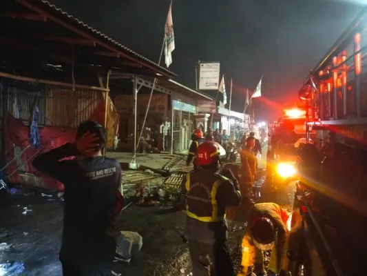 Kebakaran toko pakaian di Babelan, Bekasi. Foto: Ist