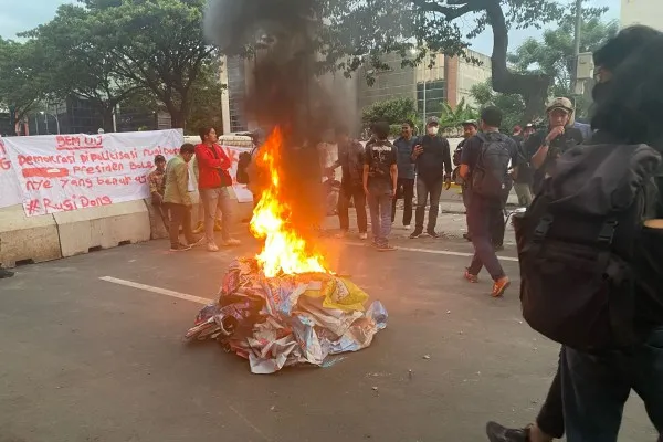 Aksi unjuk rasa tuntut pemakzulan Jokowi. Foto: Ist.