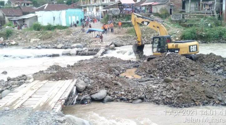 Kondisi Jembatan Muara, Desa Ciladaen, Kecamatan Lebak Gedong, Kabupaten Lebak, Banten. (foto: ist)