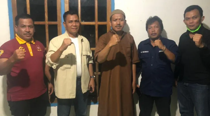 Baintelkam Mabes Polri mengunjungi kediaman Ki Agus M. Toni, mantan Napiter. (ist)