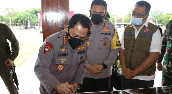 Kapolri Jenderal Polisi Listyo Sigit Prabowo didampingi Kapolda NTB Irjen Mohammad Iqbal. (ist)