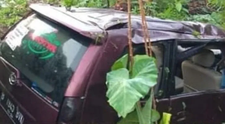 Kecelakaan tunggal di Jalan Raya Luewidamar. (foto: ist)