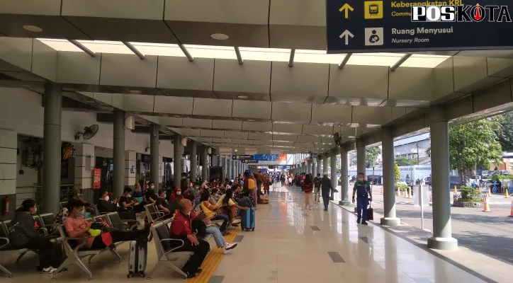 Suasana Stasiun Pasar Senen, Jakarta Pusat. (foto: poskota/cr05)