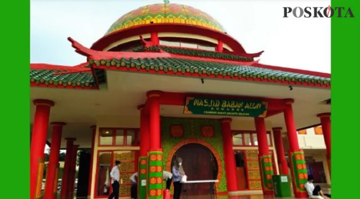 Penampakan Masjid Babah Alun Desari yang berarsitektur Tionghoa di Cilandak Barat, Jakarta Selatan (foto: cr02/poskota.co.id) 