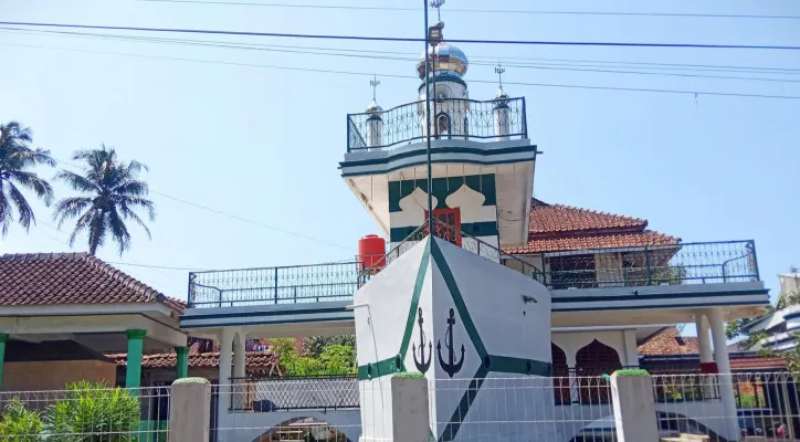 Kemegahan Masjid Parahu di di Jalan Cikirai Kidul, Desa Sukamanah, Kecamatan Cisaat, Kabupaten Sukabumi. (poskota jabar)