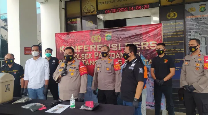 Polres Tangerang Selatan menggelar jumpa pers ungkap kasus praktik aborsi yang dilakukan oleh tersangka SI. (ridsha vimanda)