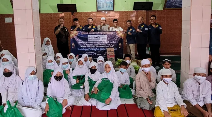 PBH Peradi Pusat gelar berbagi kebaikan dengan menggelar bakti sosial. (ist)