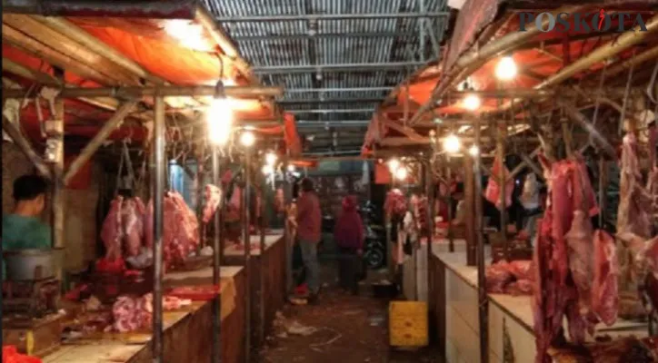 Penjual daging di Pasar Kebayoran Lama, Jakarta Selatan. (Foto: Cr04)