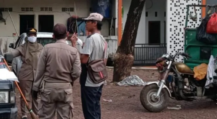 Penindakan terhadap warga yang melanggar protokol kesehatan. (foto: ist)