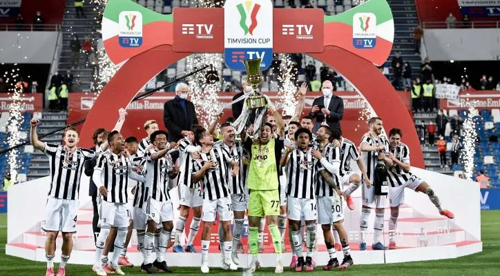 Juventus sukses meraih Coppa Italia 2020/2021. (foto: twitter/@pirlo_official)