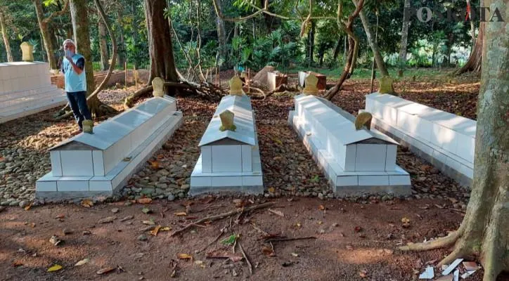 Makam fiktif di Kecamatan Sajira. (foto: yusuf permana)