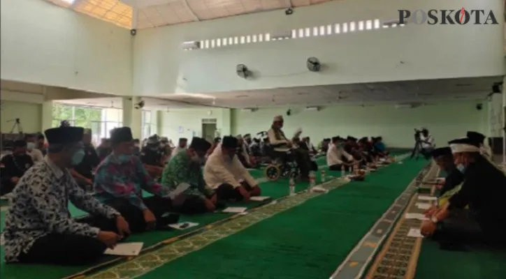 Istigosah bersama warga Lebak di Masjid Agung Al-A'raf Rangkasbitung (foto: yusuf)