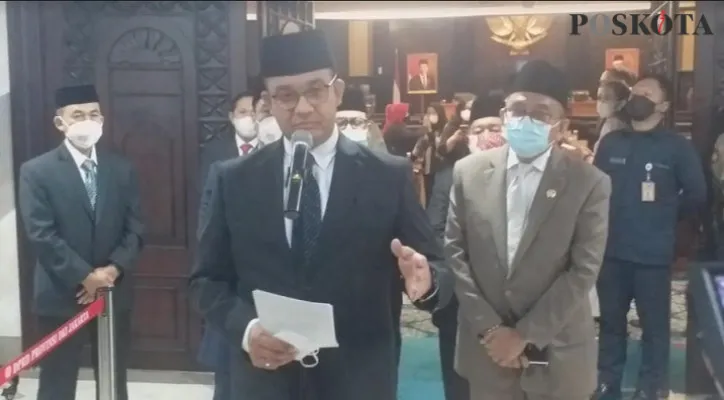 Gubernur Anies Baswedan usai menghadiri Rapat Paripurna LHK BPK RI di DPRD DKI Jakarta.  (foto: deny)