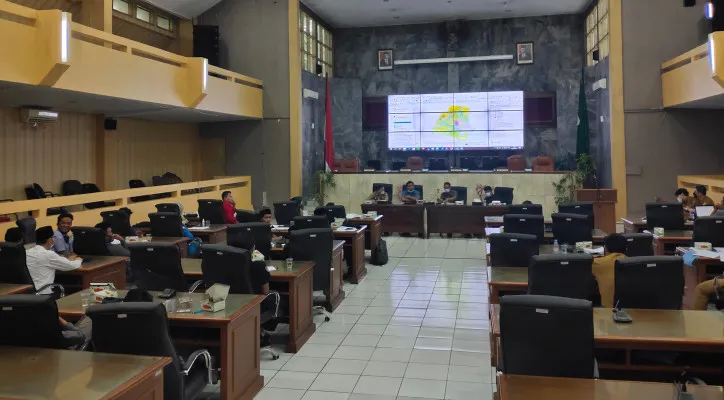 Uji publik RTRW di Gedung Palipurna DPRD Lebak. (foto: ist)