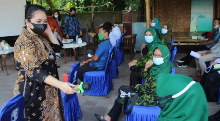 Latihan membatik di rumah batik Lebak. (ist)