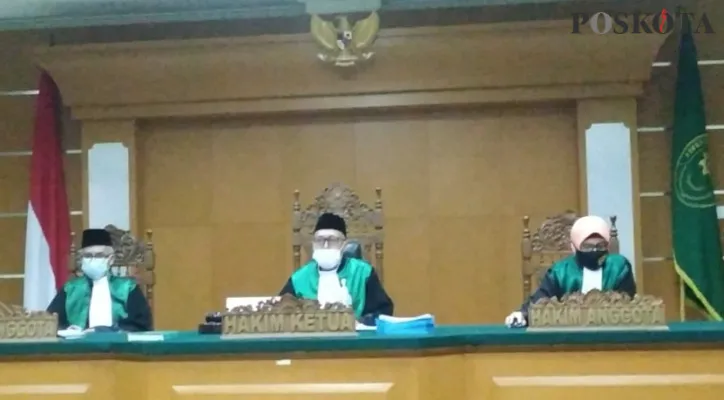 Suasana sidang cerai Alvin Faiz dan Larissa Chou di Pengadilan Agama Cibinong, Bogor, Rabu (2/6/2021). (foto: poskota/cr07)