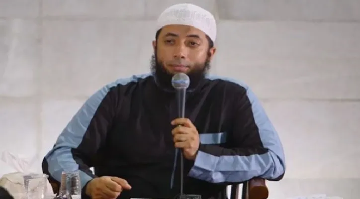 Ustaz Khalid Basamalah, Pendakwah Indonesia yang berasal dari Makassar (Foto: Ammar TV/YouTube)