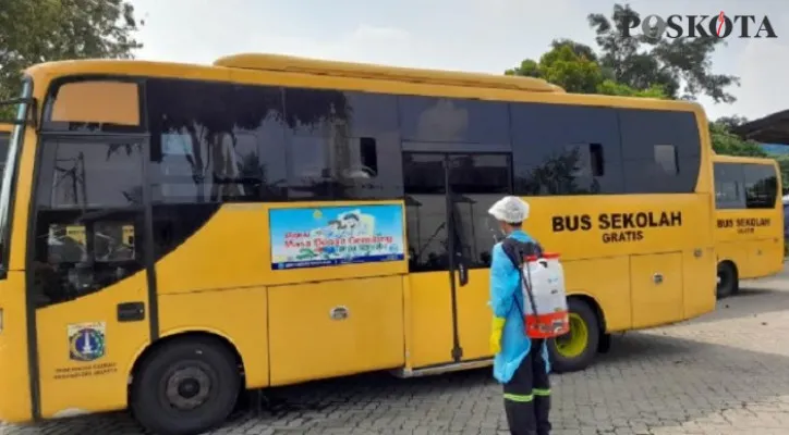 Armada bus sekolah yang disiapkan untuk mengakut pasien Covid-19. (Ifand)