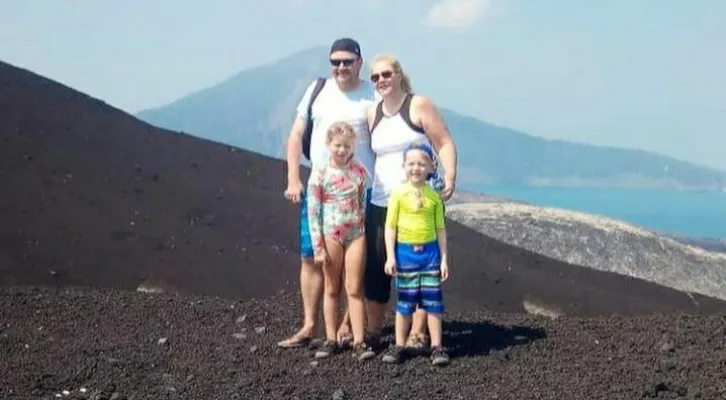 Wisatawan melakukan snorkeling dan menjelajah Anak Gunung Krakatau. (ist)