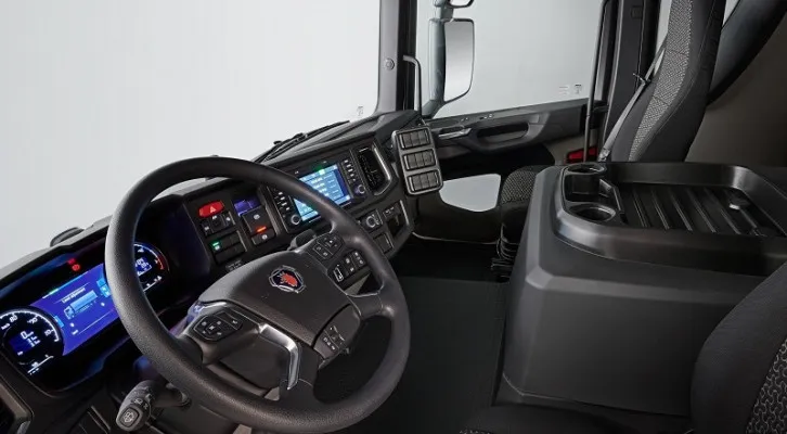 Selama ini belum ada yang kepikiran kenapa setir mobil bus maupun truk dirancang dengan diameter besar? Kalau belum tahu, simak artikel ini, ya. [Foto: scania.com]