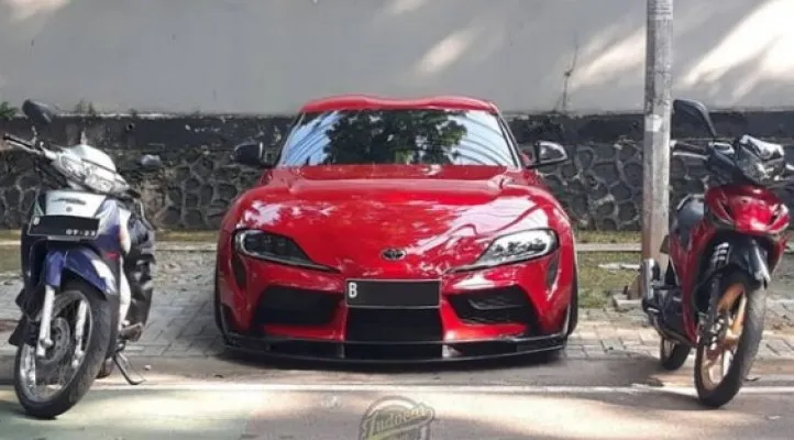 Ternyata pemandangan ini memiliki arti khusus bagi pencinta Supra di Indonesia, sob. [Foto: Screenshot/@indocarstuff]