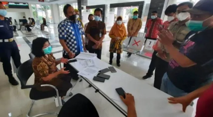 Direktur RSUD Srengat Kabupaten Blitar dr Pantjarara Budi yang mendadak mengundurkan diri. (foto: ari) 