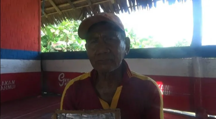 Seorang nelayan di Lebak, Darmin yang mengaku rugi lantaran Kapal Tongkang menabrak area tangkap ikan. (foto: yusuf)