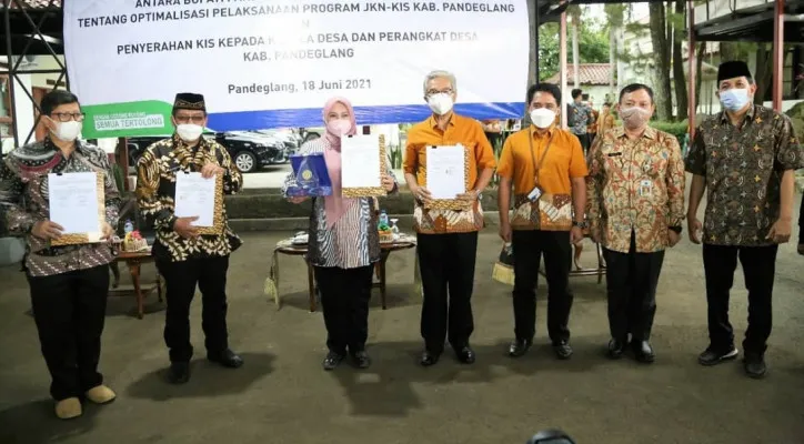 Bupati Pandeglang Irna Narulita mengikuti optimalisasi  program JKN KIS di Pandeglang. (ist)