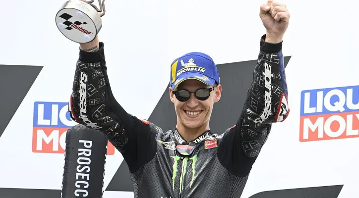 Meski tak tampil secara maksimal, Fabio Quartararo tetap mampu menjaga konsistensi menduduki tangga podium hingga delapan seri di MotoGP 2021 ini. [Foto/motorsport.com]