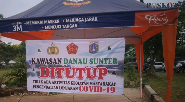 Kelurahan Sunter Jaya melakukan penutupan Kawasan Danau Sunter untuk kendalikan penyebaran Covid-19. (yono)