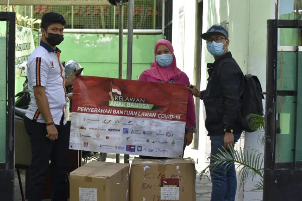 Relawan Anak Bangsa Berikan Bantuan di Wilayah Zona Merah. (foto/istimewa)