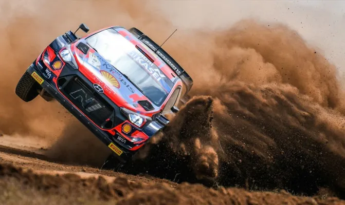 Hyundai kembali melakukan perlawanan, namun sayang salah satu perelinya Dani Sordo mengalami kecelakaan di SS 3. (Foto/wrc.com)