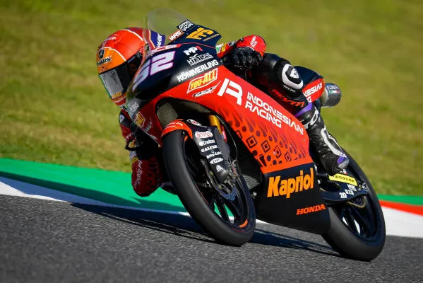 Jeremy Alcoba raih pole position pertama musim ini di kelas Moto3. (foto/motogp)