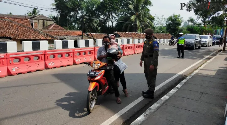 Tim Satgas menggelar operasi yustisi di Rangkasbitung. (foto: yusuf permana)