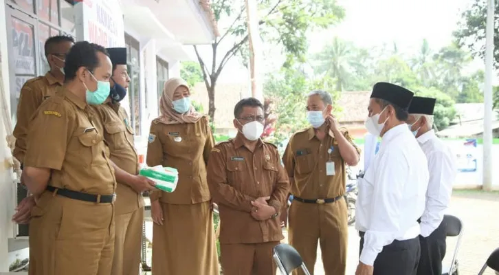 Seleksi tes wawancara bakal calon (Balon) Kepala Desa di Kecamatan Koroncong. (ist)