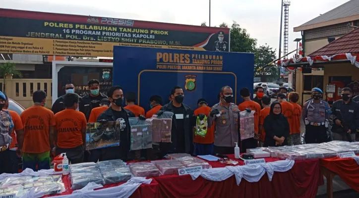 Polres Pelabuhan Tanjung Priok gelar Konferensi Pers kasus peredaran narkotika sindikat jaringan Internasional. (dokumen humas)