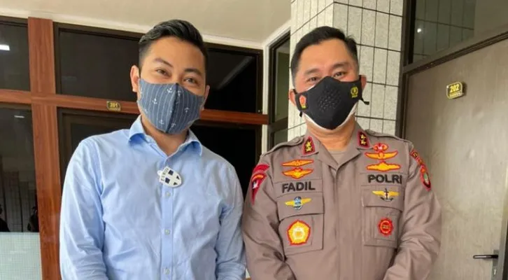 Ketua DPW SPI (Sahabat Polisi DKI Jaya), Fauzi Mahendra dan Kapolda Metro Jaya, Irjen Pol Mohammad Fadil Imran. (dokumen humas)