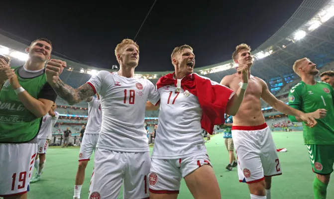 Akhirnya Denmark berhasil lolos ke semi final setelah taklukan Republik Ceko 2-1. (Foto/@twitter.com/EURO2020)