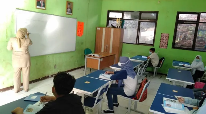 Kegiatan belajar mengajar tatap muka di SMPN 2 Kota Bekasi. (ist)