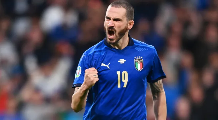 Leonardo Bonucci berhasil menjadi menjalankan tugasnya, mengawal gawang Italia dari gempuran skuad timnas Spanyol. (Foto/Twitter.com/@Euro2020)