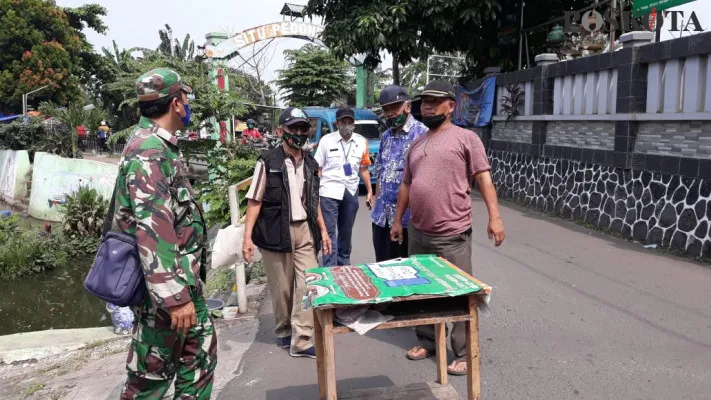 Pos Penyekatan Jaktim dan Depok. (ifand)