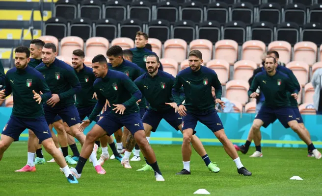 Timnas Italia saat sedang menjalani latihan. (Twitter bonucci_leo19)