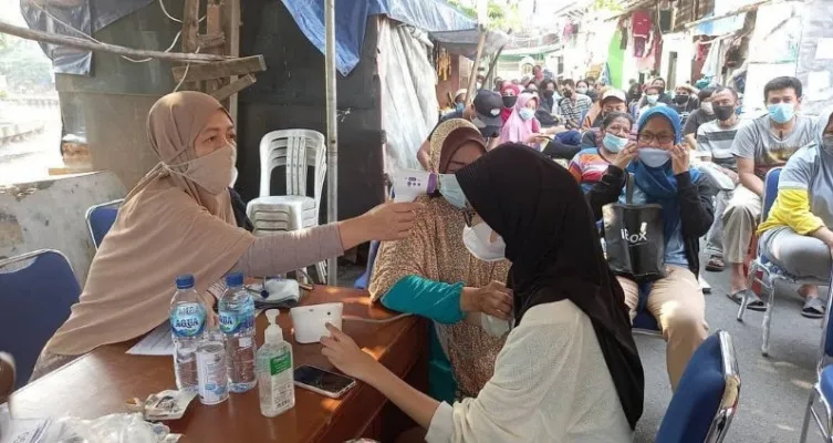 Pelaksanaan vaksinasi Covid-19 di wilayah Senen Jakarta Pusat . (Humas Polsek Senen)