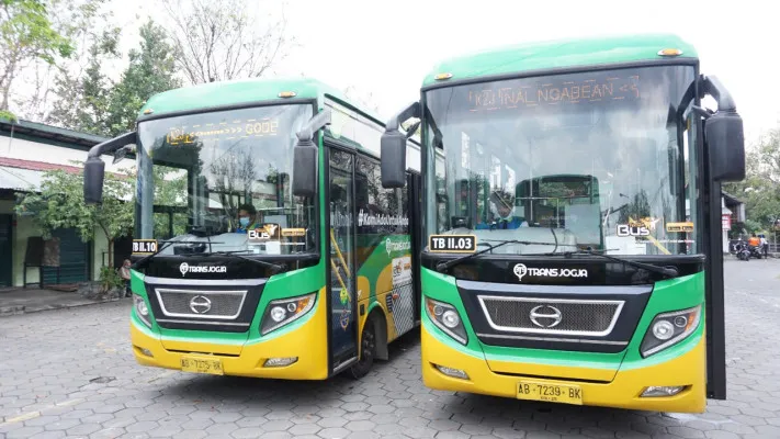 Teman Bus selama PPKM Darurat ini tetap beroperasi dengan melayani penumpang dengan beberapa penyesuaian. (Foto/Ist)