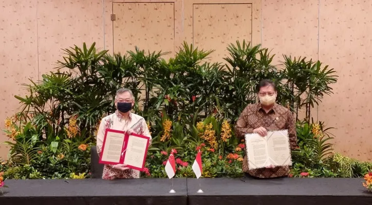 Menko Perekonomian Airlangga Hartarto bersama Menteri Perdagangan dan Industri Singapura Gan Kim Yong. (foto: humas menkoperekonomian)